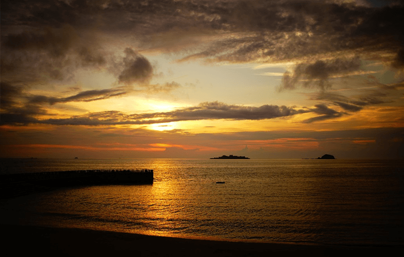 「軍艦島」の夕景
